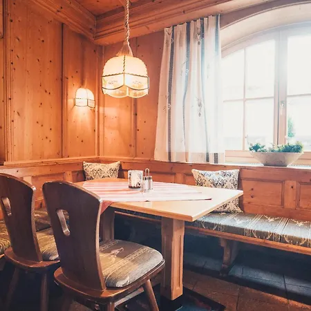 巴曾霍思尔宾馆