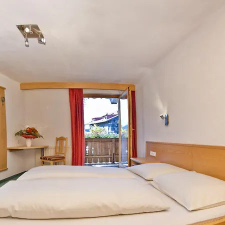 巴曾霍思尔宾馆 3*