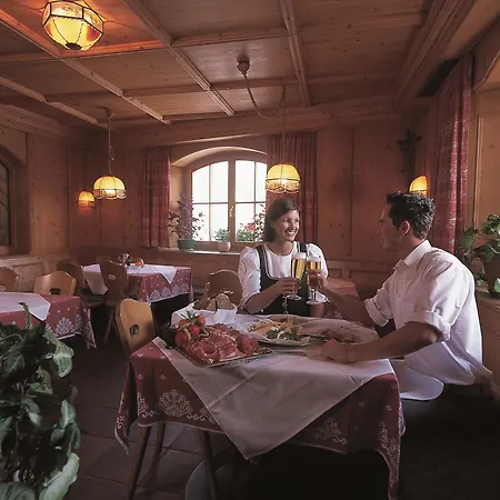 巴曾霍思尔宾馆 3*