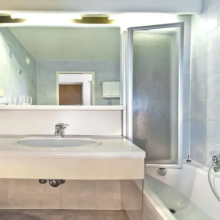 巴曾霍思尔宾馆