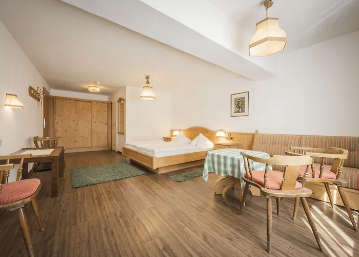 Batzenhaeusl Han/Misafirhane Seefeld in Tirol