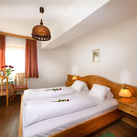 Batzenhaeusl 3* سيفيلد ان تيرول